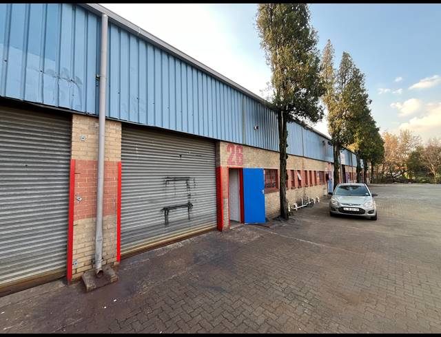 200M² WAREHOUSE TO LET IN EASTLEIGH